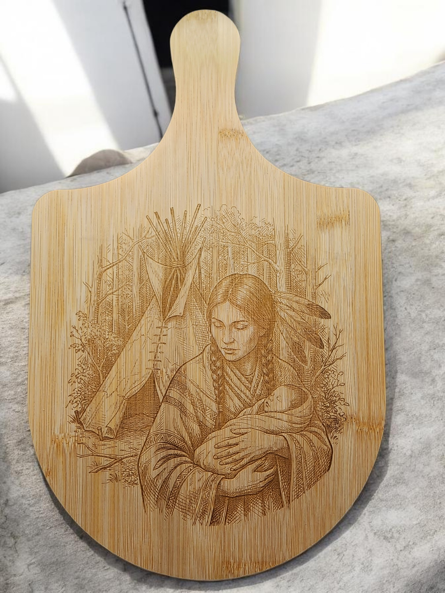 Engraved Bamboo Cutting Board – Mother & Child Woodland Scene