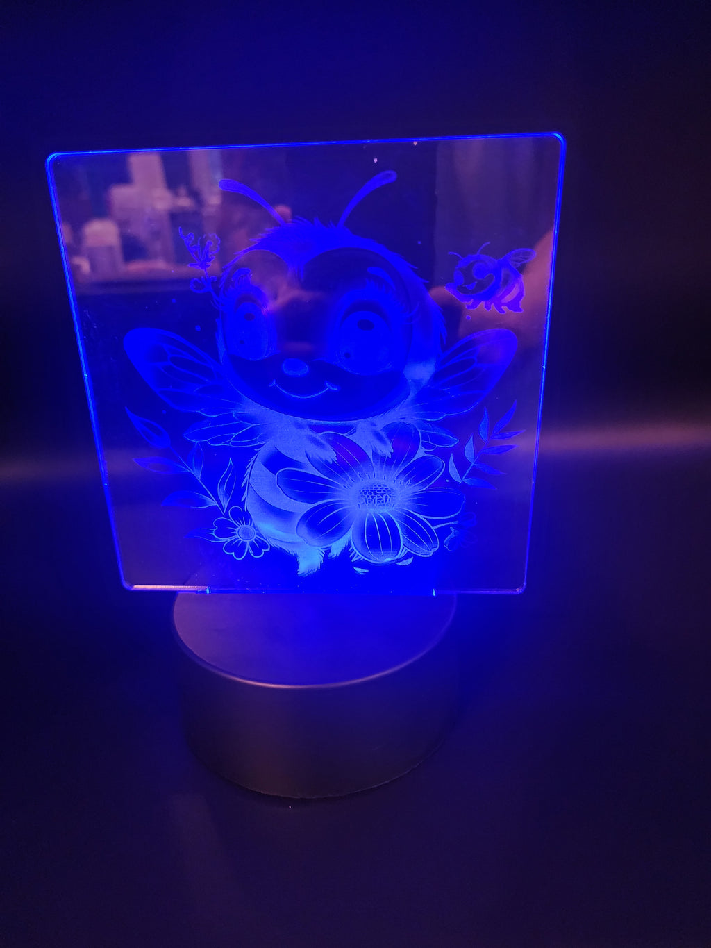 Battery Operated LED Color Changing Acrylic Night Light – Cute Bee Floral Design