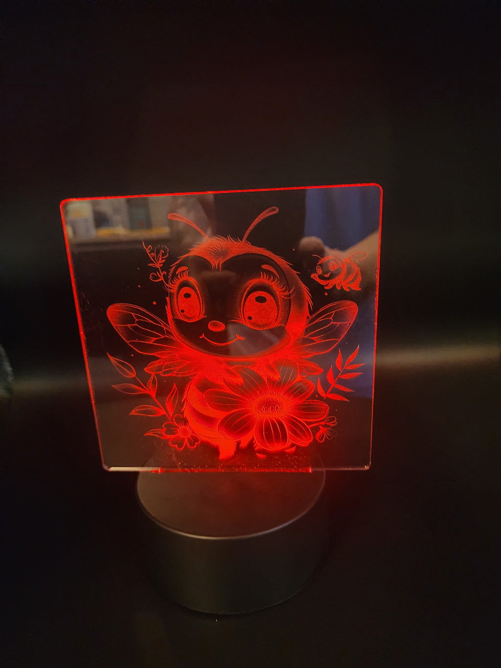 Battery Operated LED Color Changing Acrylic Night Light – Cute Bee Floral Design