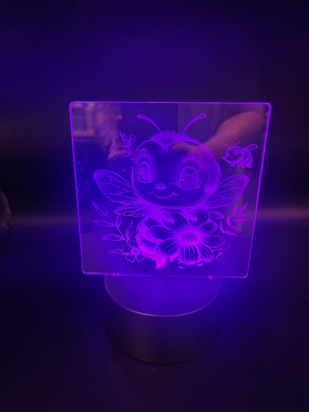 Battery Operated LED Color Changing Acrylic Night Light – Cute Bee Floral Design