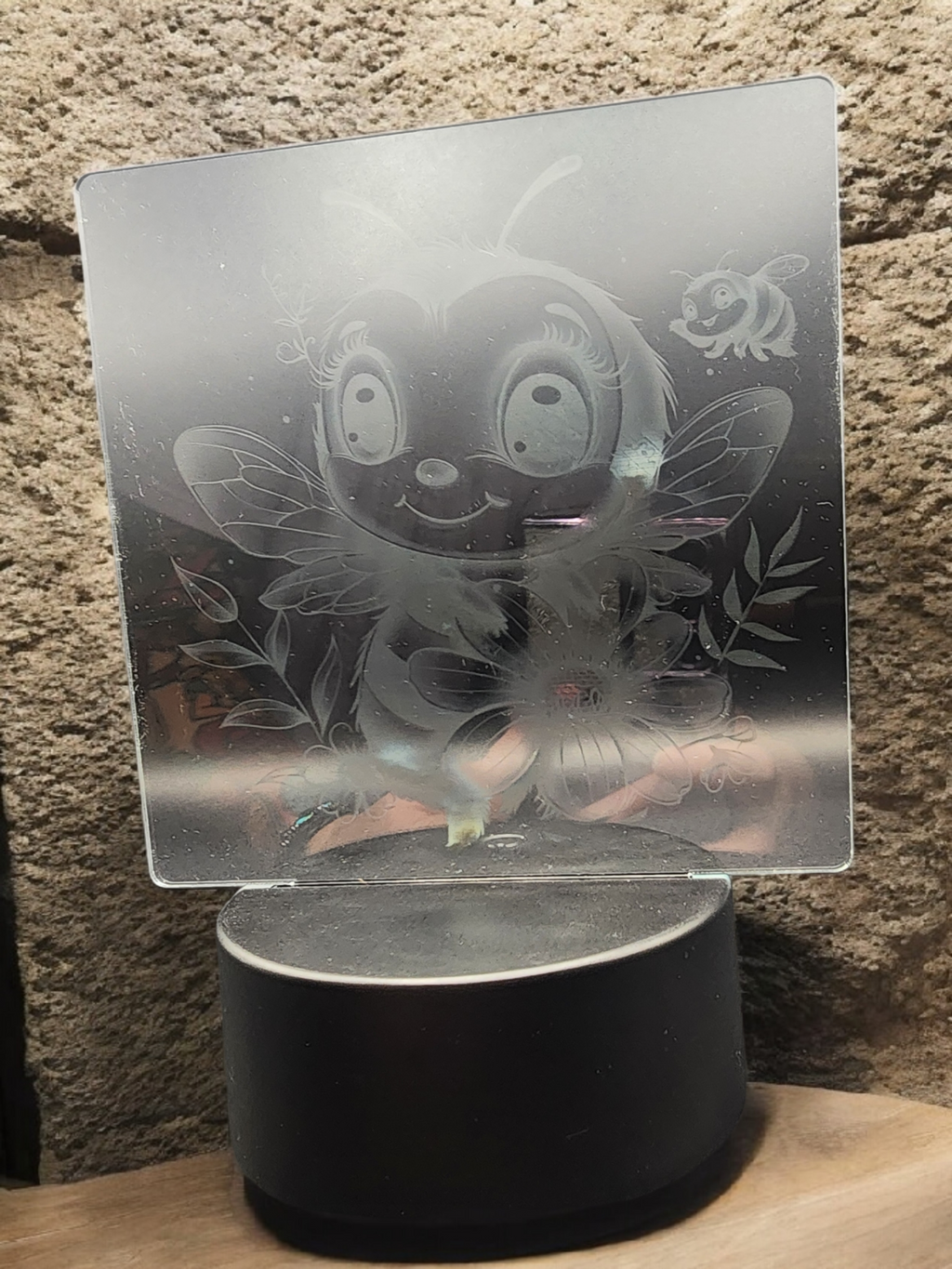 Battery Operated LED Color Changing Acrylic Night Light – Cute Bee Floral Design